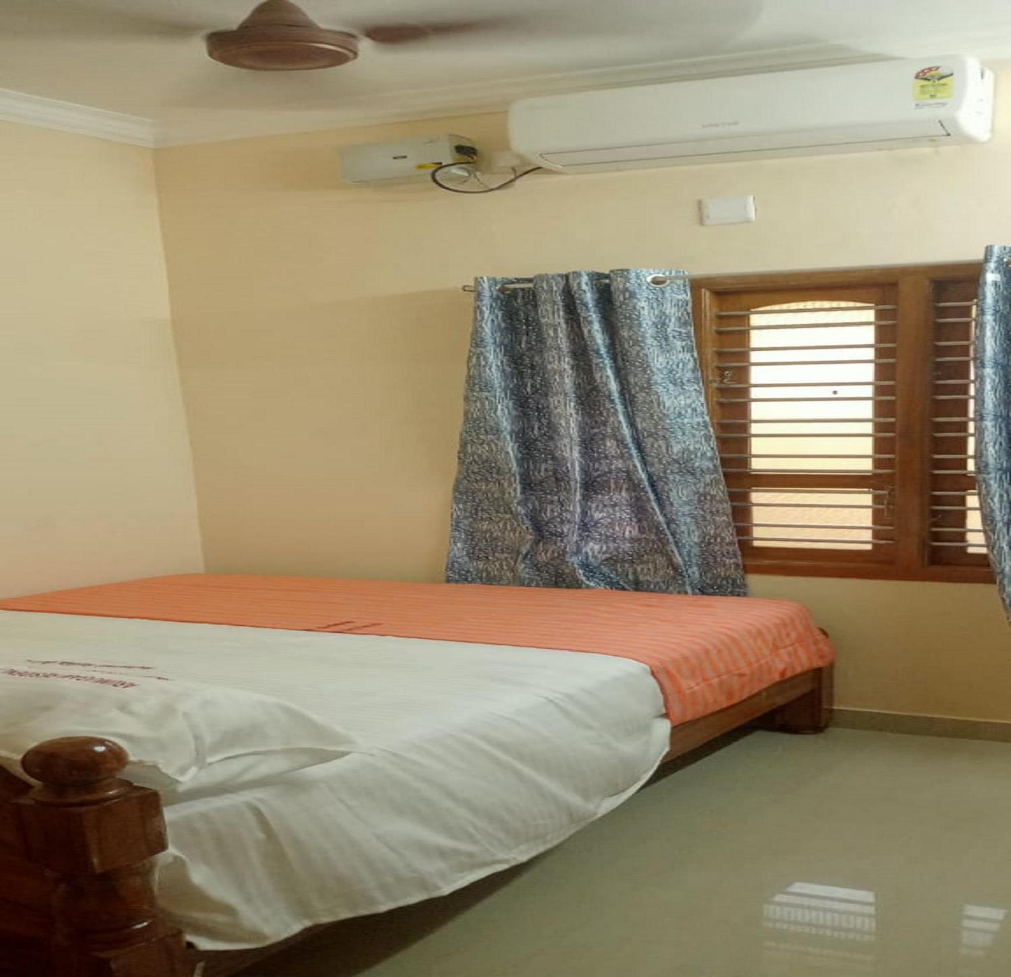 Arumugam Residency Ac Tiruchchendūr Exterior foto